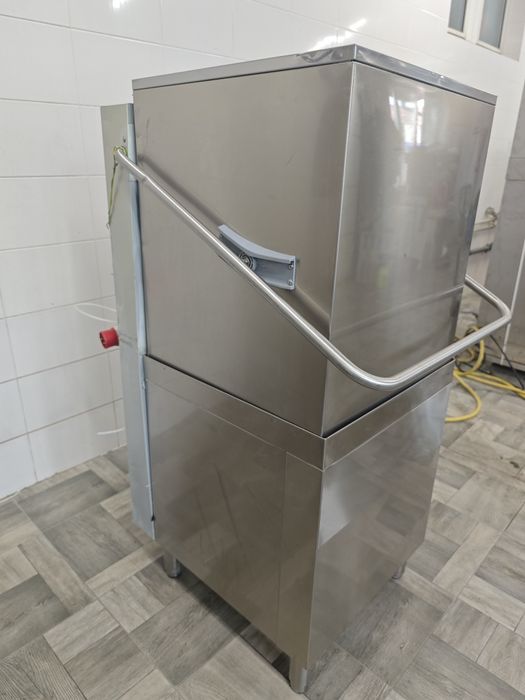 Посудомийна машина професійна купольна Electrolux NHT8G