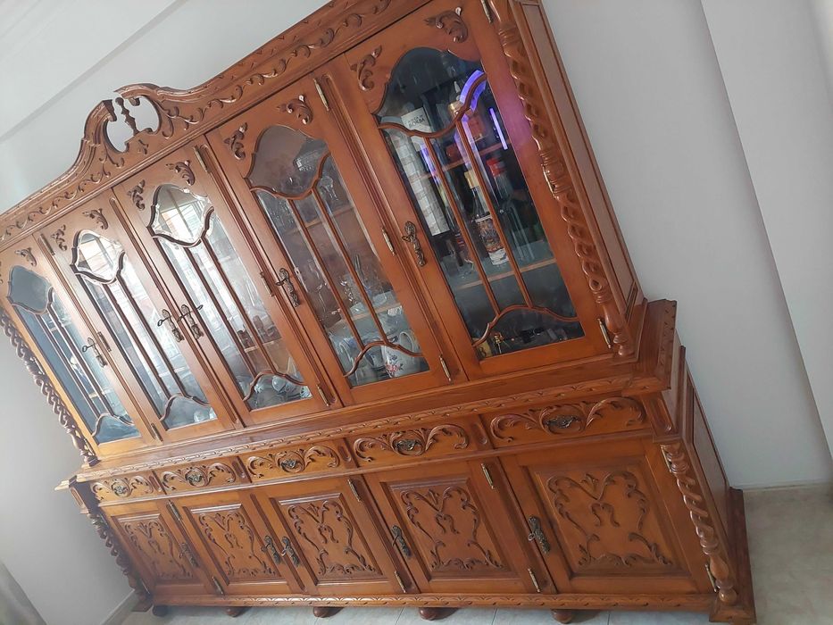 **Atualização de preço **Vendo móvel de sala com louceiro, de nogueira