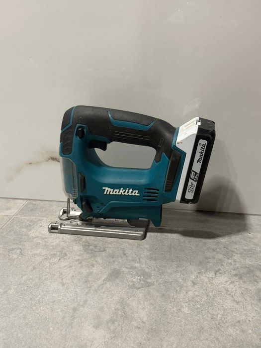 Wyrzynarka na aku Makita JV143D z bateriami 1.5Ah/Komis Krzysiek