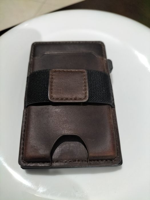 Porta cartões RFID em pele castanho