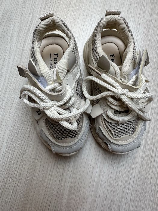 Літні кросівки з відкритою п’яткою, р.24