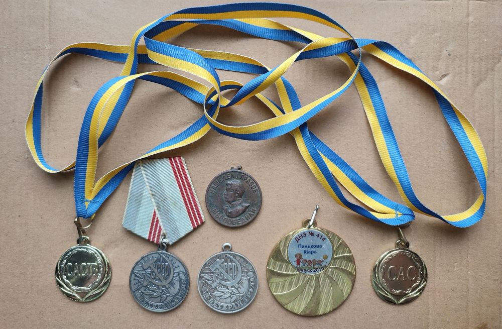 Значки разные (175грн - 6шт.)