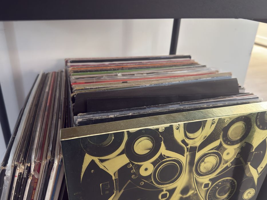 Gramofon + kolekcja płyt + półka na kółkach + pokrywa