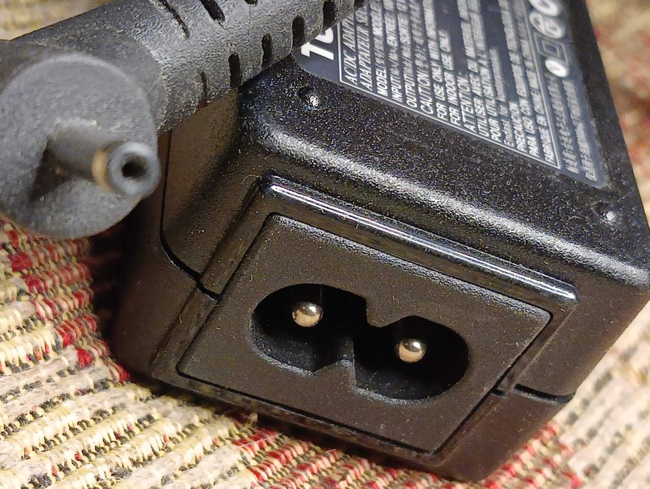 Блок живлення зарядне для планшета TOSHIBA 12V 3A (3.0×1.0mm)