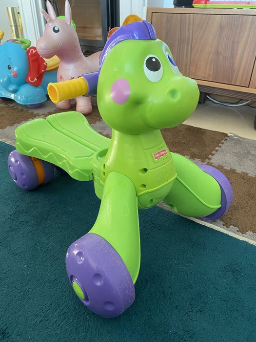 Triciclo Fisher Price para aprender a andar