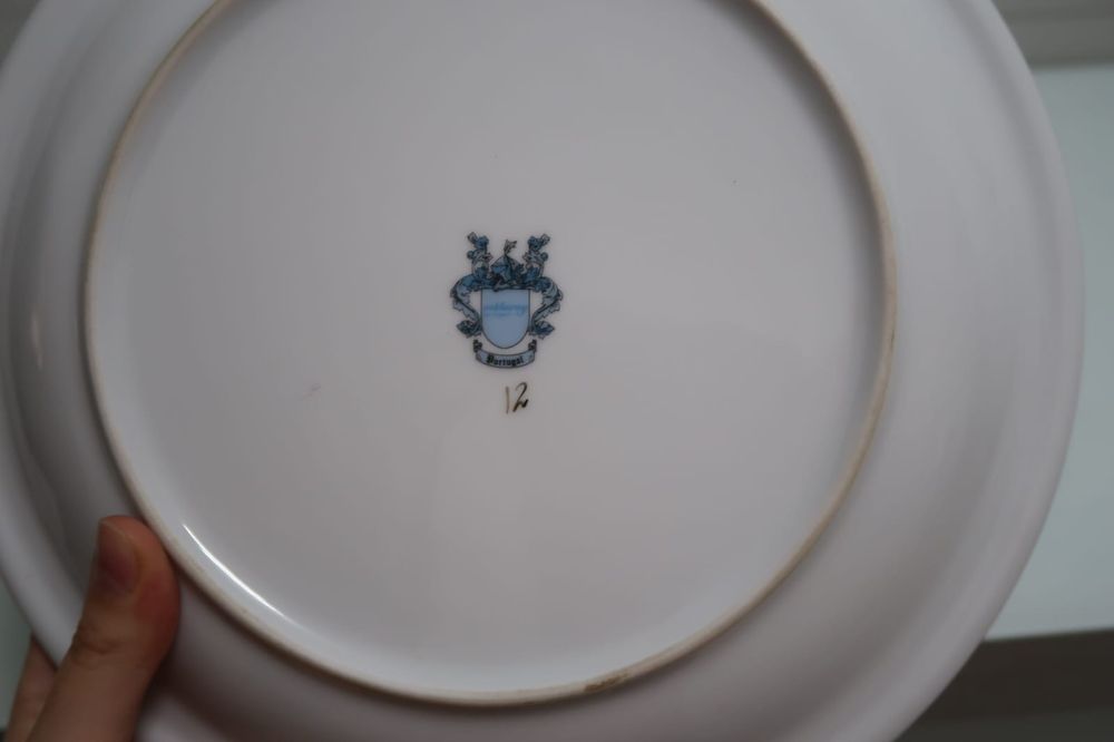 Floral-decorated ceramic plate64751696540035121