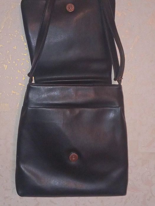 Продам женскую кожаную сумку "PRADA".Б/у .