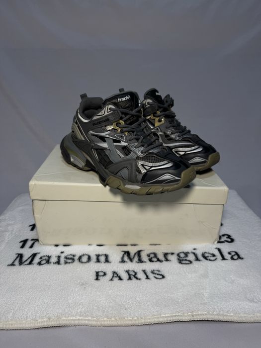 Balenciaga track 2 runner