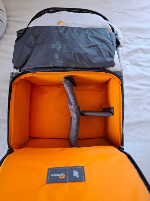 Vendo Mochila fotográfica Lowepro TRUCKEE BP 250 Cinza Semi-Nova