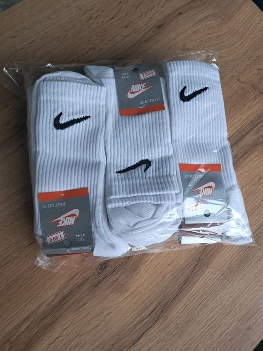 Шкарпетки Nike / 3 пари / білі / 41–44 / нові