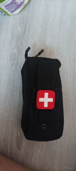 Apteczka czarna z wyposażeniem