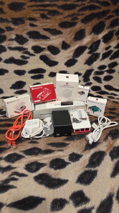 Raspberry Pi 5 4GB + NVMe 128GB + M.2 HAT+ + 27W + 2 obudowy