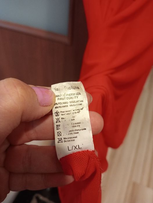 Czerwona haleczka koszulka nocna z koronką