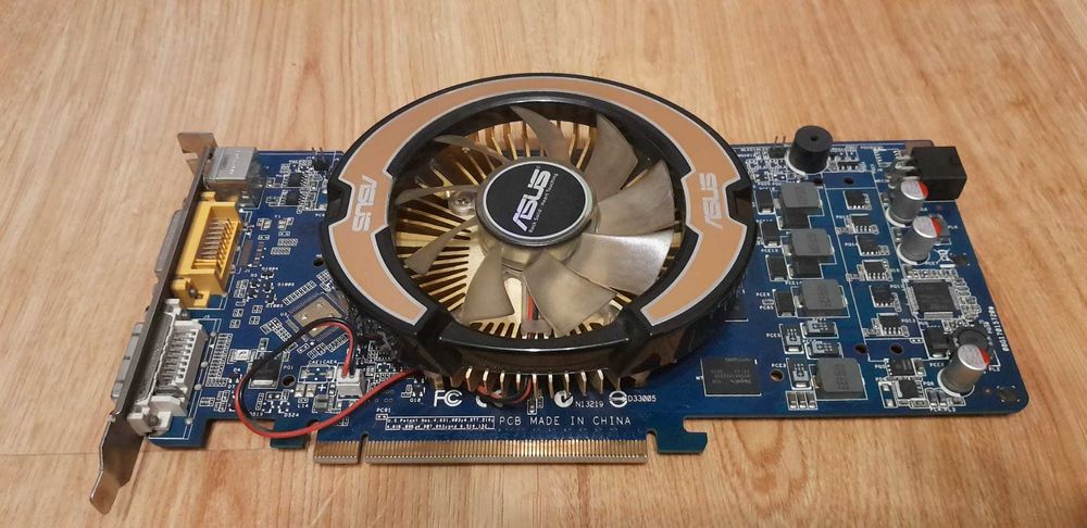 Karta graficzna Asus GeForce 9600GSO uszkodzona