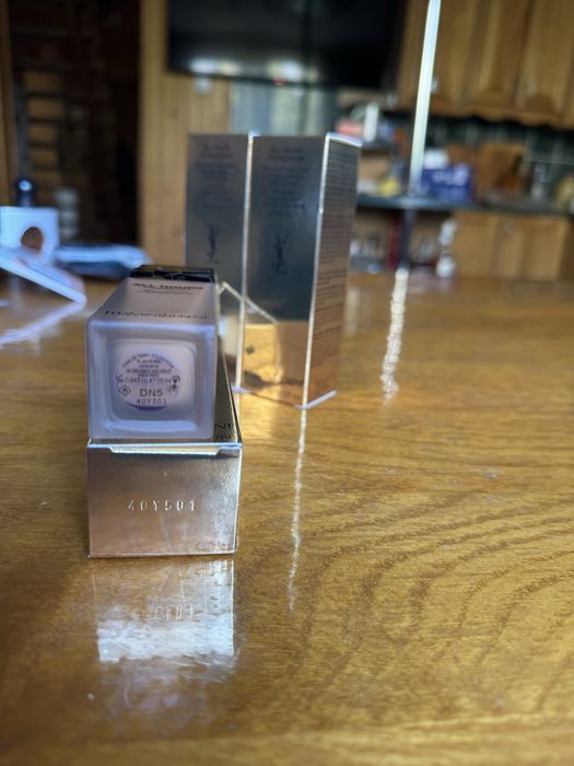 Тональна основа YvesSaintLaurent тон DN 5, оригінал