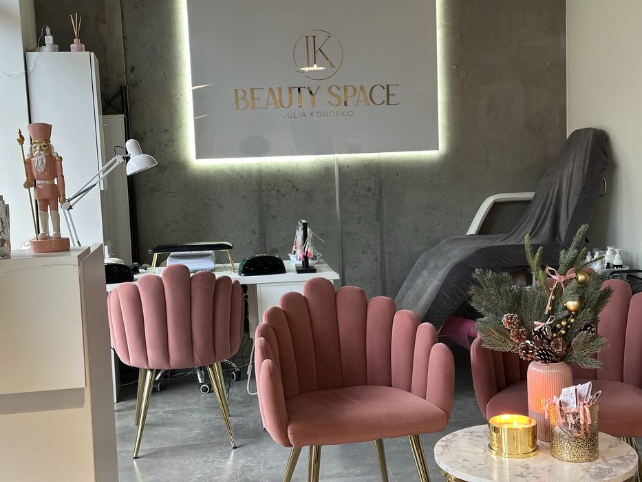 Do wynajęcia miejsce dla manicurzystki/pedicurzystki – Centrum Gdańska