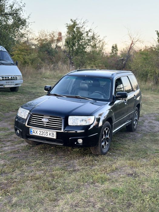 Хороший надійний паркетник субару форестер