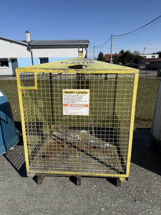 Śmietniki do segregacji typu dzwon oraz kosz