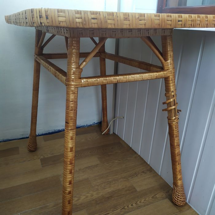 Стіл    плетений