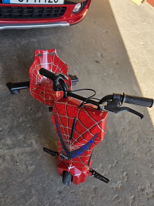 Triciclo Drift trike a bateria de litio spiderman