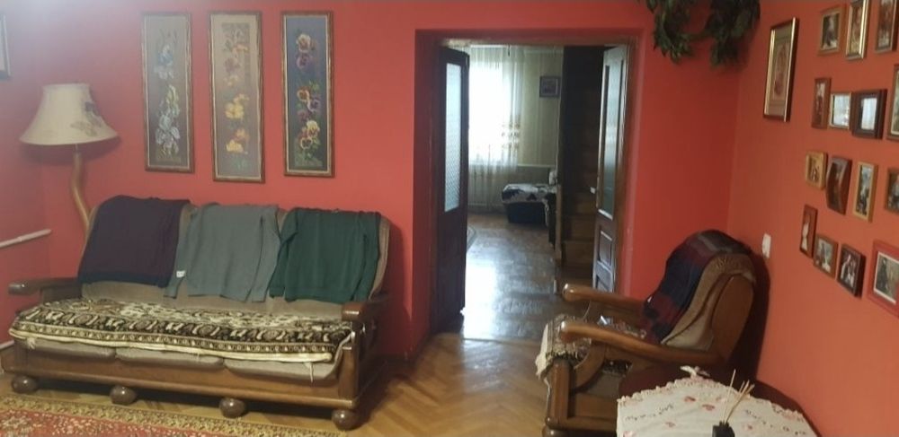 Частина будинку в Луків