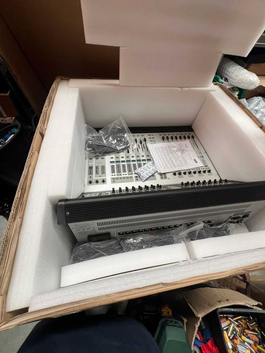 SOUNDCRAFT VI 1000 Mesa de Som Digital