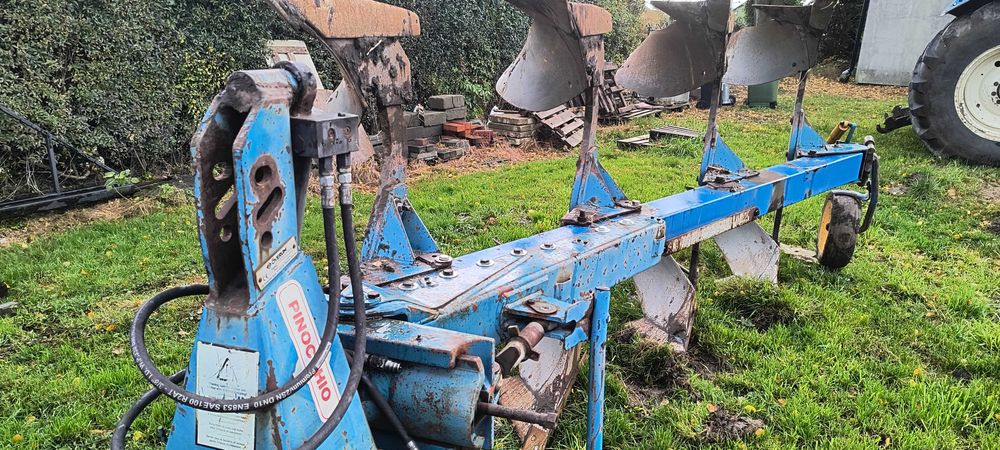 Pług 4 skibowy obrotowy Overum