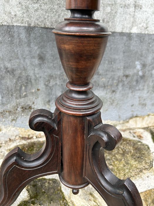Mesa romantica em pau santo maciço