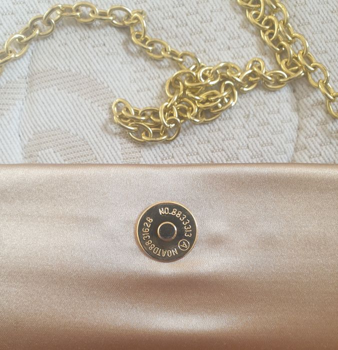 Pochette dourada e Bege