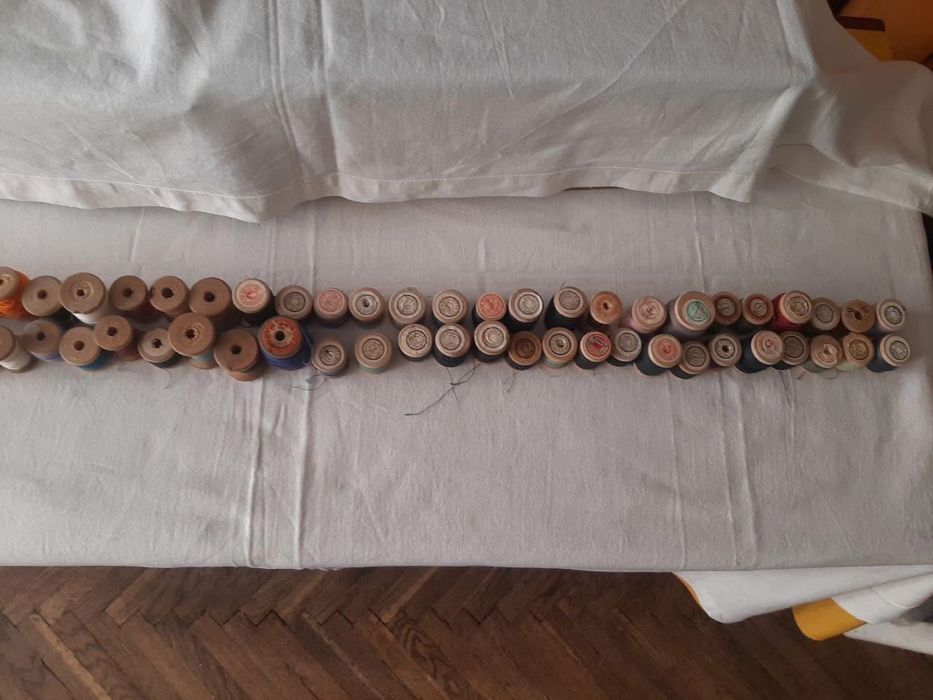 Продам набор ниток для швейной машинки