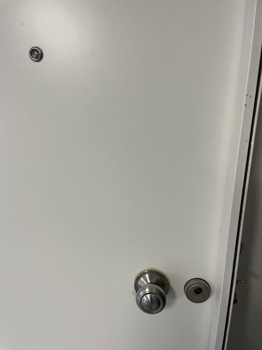 Porta de entrada blindada branca 205x85