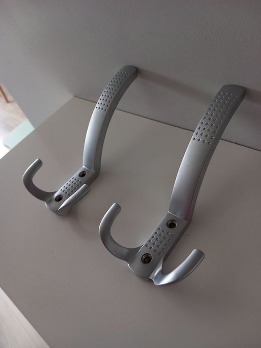 2 srebrne wieszaki wieszak