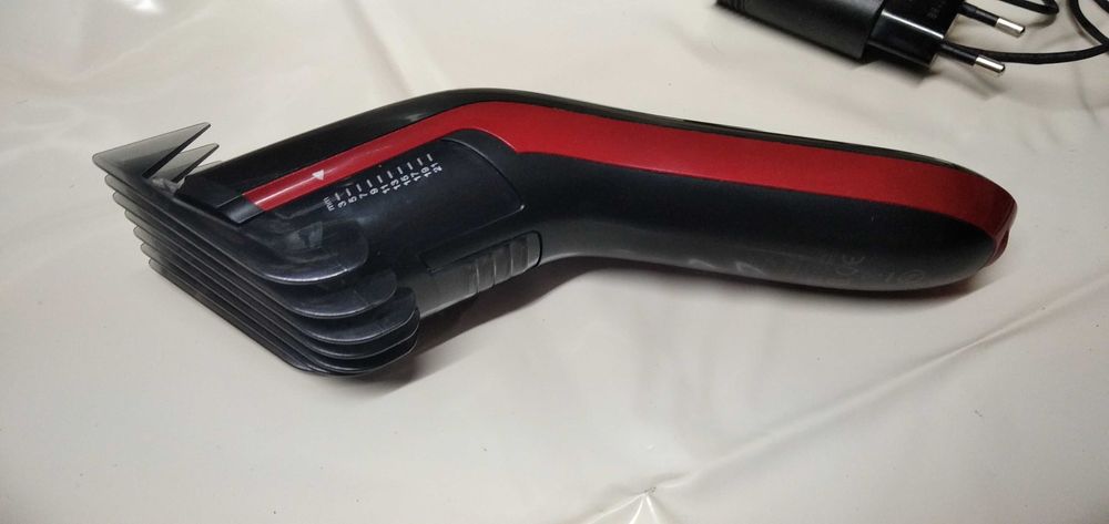 Машинка для стрижки волосся Philips