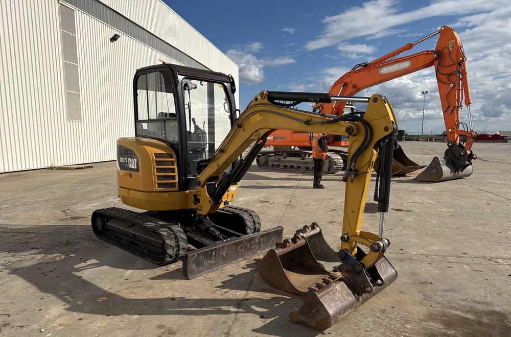 Міні-екскаватор Cat 302.7D CR (2013 рік випуску)
