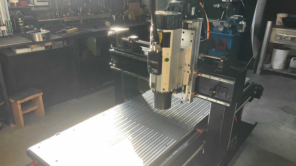 CNC 2000x600mm para Metais  –  troca auto de ferramentas