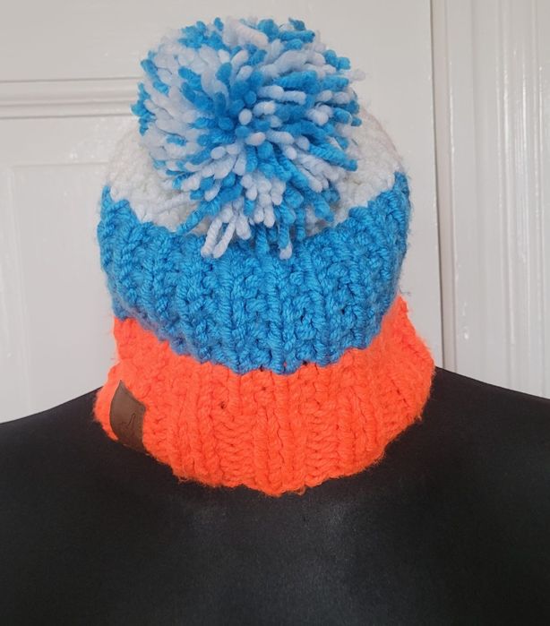 Czapka sportowa z pomponem damska