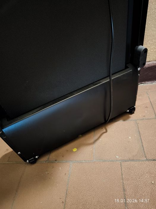 Bieżnia elektryczna niska pod łóżko.