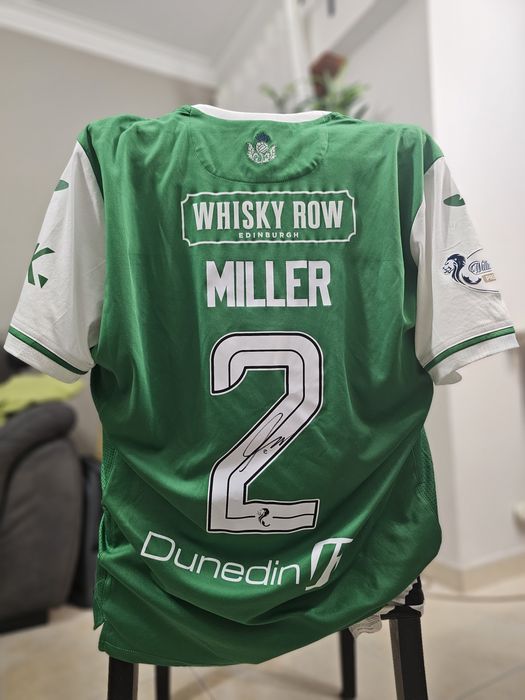 Camisola de jogo oficial assinada L Miller(internacional Australiano)