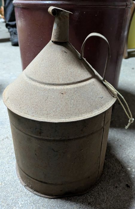 Vasilhas de azeite e outros