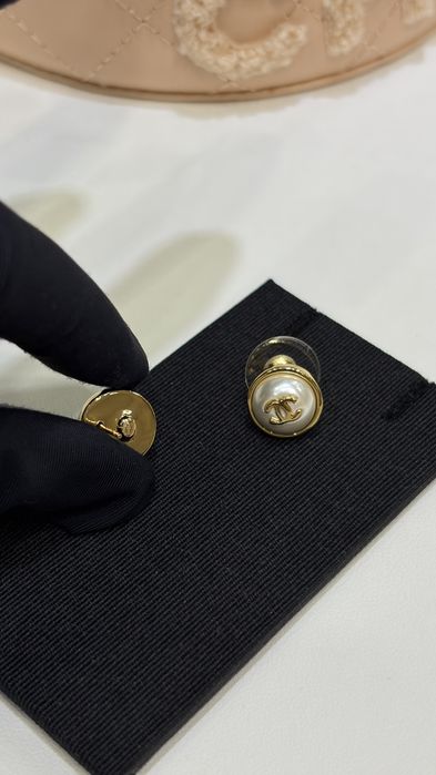 CHANEL® Luksusowe perły CC® kolczyki ekskluzywna biżuteria