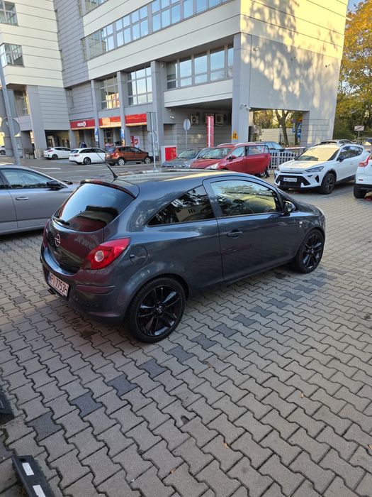 Opel corsa D benzyna 2010