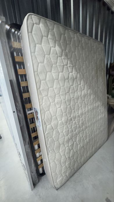 Cama de Casal com Estrado e Colchão Ortopédico