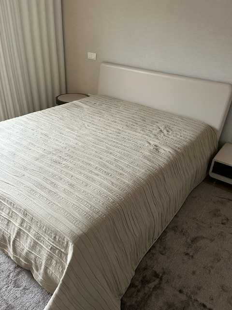Cama de casal 2m por 1.60m