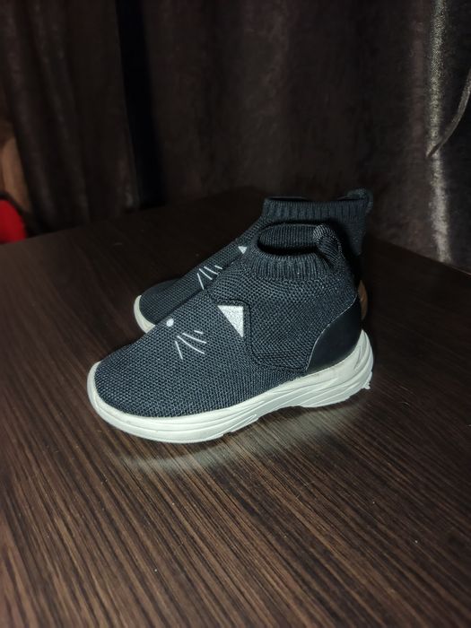 Кеди на дівчинку