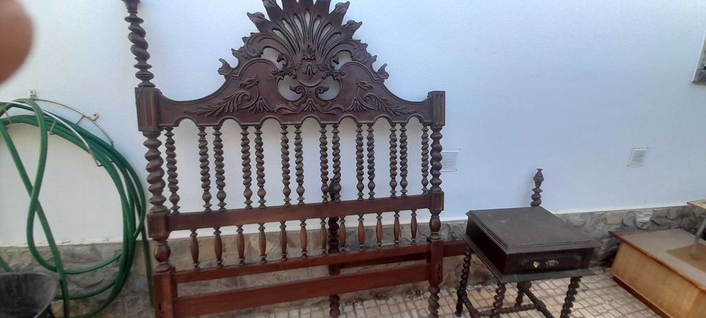 Cabeceira de cama antiga