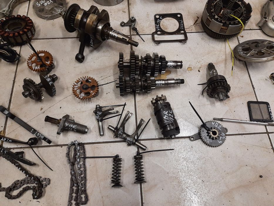 Yamaha YBR 125 silnik części wał głowica cylinder sprzęgło kapa skrzyń