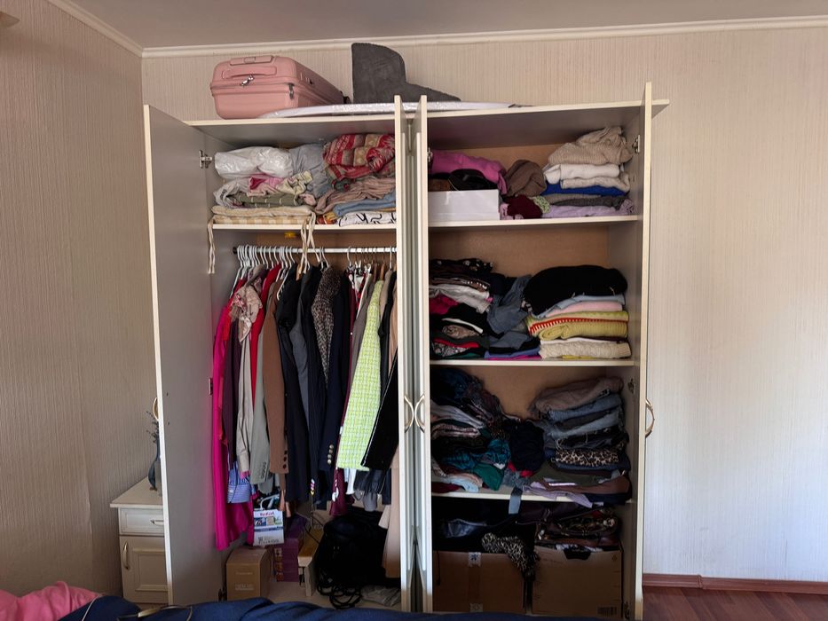 Шкаф двухдверный