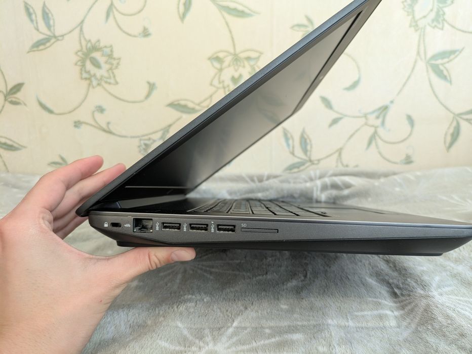 HP Zbook 17 G3 Core i7 6820 HQ 17"