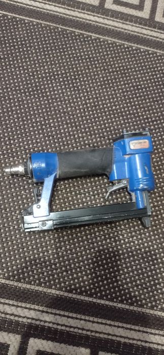 Продам пневмо пістолет на скоби