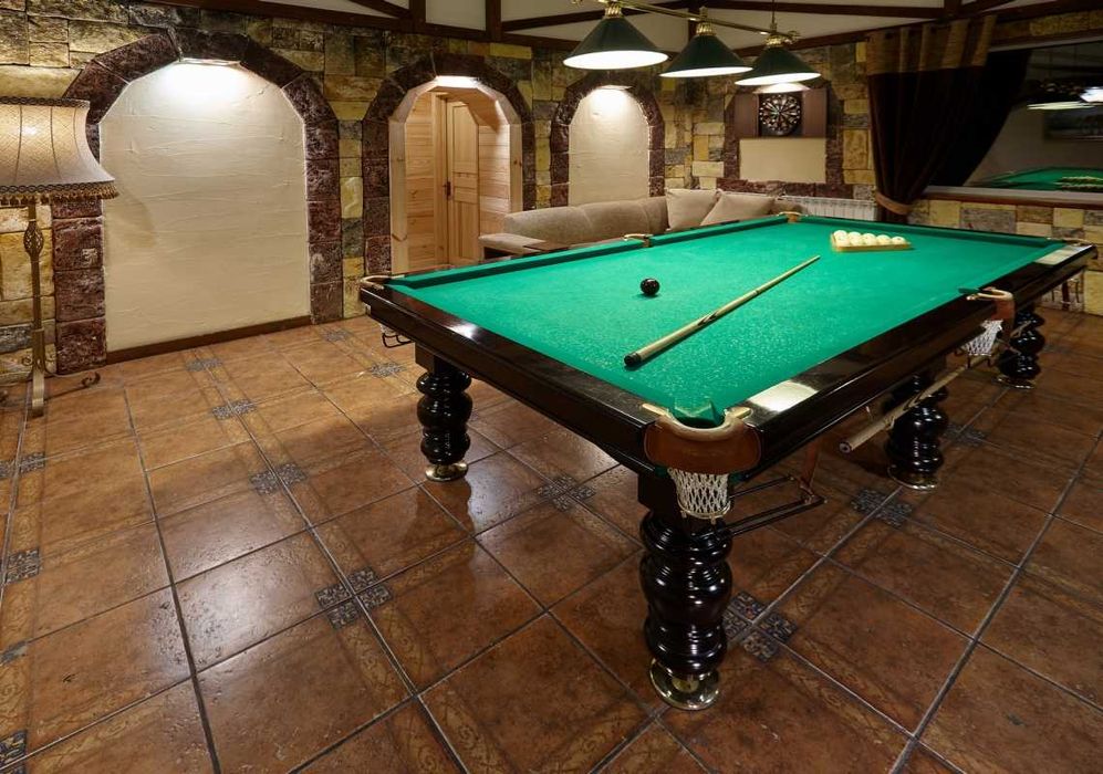 Дом 300 кв. Открытый бассейн с подогревом, сауна, джакузи, бильярд.